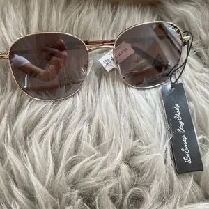 NWT Quay Jezabell 53mm Glitter Aviator Sunglasses - Gold/Brown Flash Quay Australia | Accessories | Nwt Quay Jezabell 53mm  main image 3
